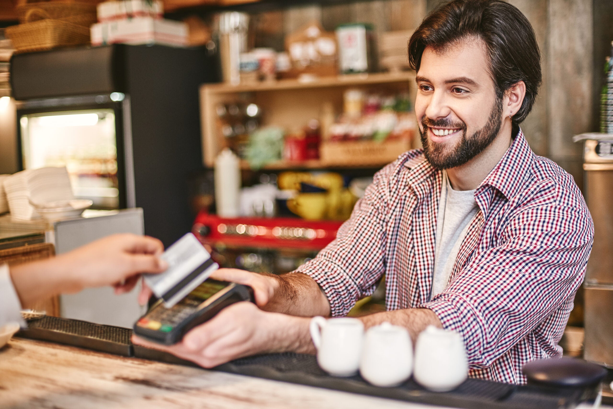 Quer abrir um CNPJ para pequenas empresas? Saiba qual é o melhor tipo para o seu negócio e evite erros na escolha do regime tributário!